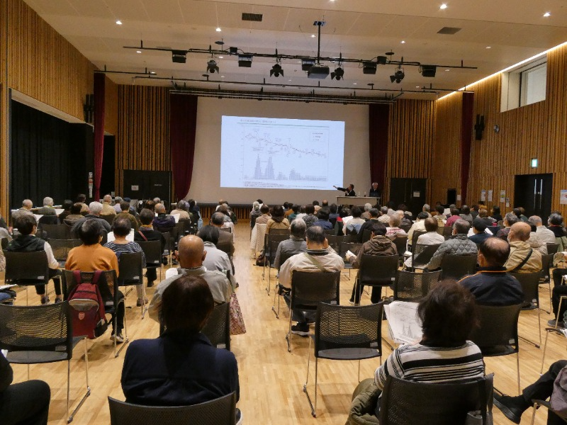 講義を聴く受講生(亀田校)