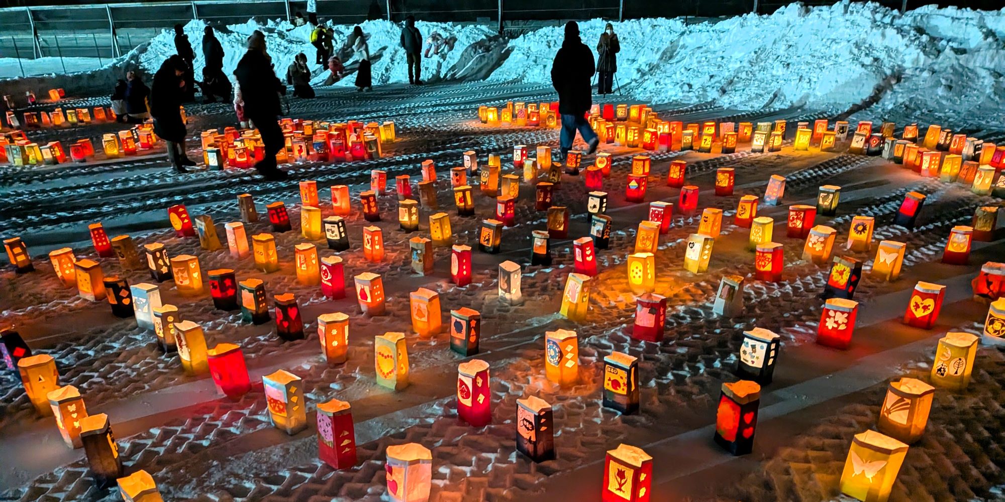 彩りゆたかな紙袋ランタン