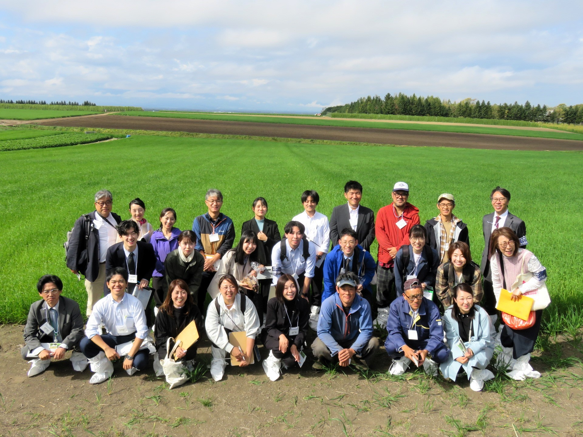 視察ツアー「続・知ってほしいだけなんだ!~あの人の土づくり・そして今年は放牧豚~」 を開催しました。