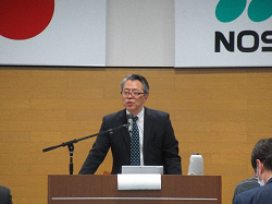 説明する藤岡地方参事官