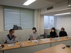 熱心に聞き入る参加者の皆さん