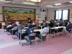 熱心に聞き入る参加者の皆さん