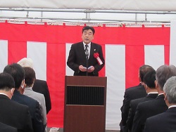 祝辞を述べる佐土原地方参事官
