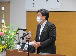 祝辞を述べる佐土原地方参事官