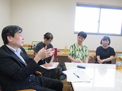 熱心に耳を傾けるふくふく会会員のみなさん