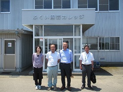 小林室長(中央左)と藤岡地方参事官(中央右)