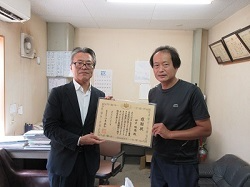 田中隆藤氏(右)と藤岡地方参事官(左)
