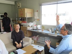 意見交換の様子(左:髙橋社長)