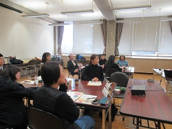 説明を熱心に聞く参加者の皆さん