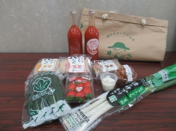 参加者の皆さんが持ち寄った商品