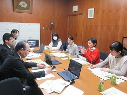 「嶺南オーガニックProject」のメンバー(右側)と 福井県拠点職員(左側)