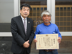 末廣秀夫氏(右)と佐土原地方参事官