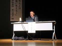 情報提供を行う田口地方参事官