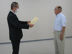 漆間地方参事官（左）、
農事組合法人水土里 清水代表理事（右）