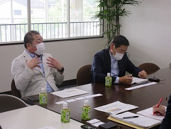 株式会社アスコ：南雲代表取締役（左）奥村マネージャー（右）