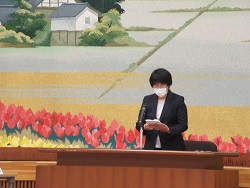 祝辞を披露する佐藤地方参事官