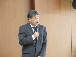 祝辞を述べる岡本地方参事官（富山県米麦改良協会通常総会）