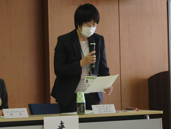 祝辞を述べる佐藤地方参事官