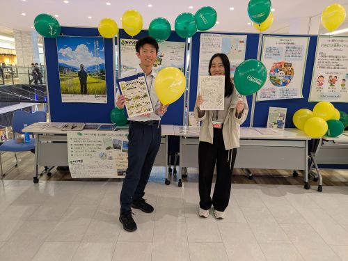 来場者へPRを行う職員