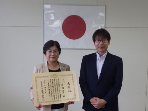 竹内氏と園田局次長の写真