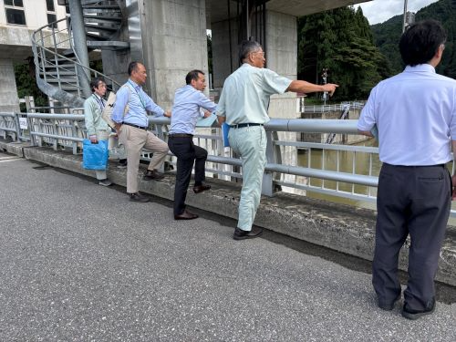 横江頭首工の説明の様子