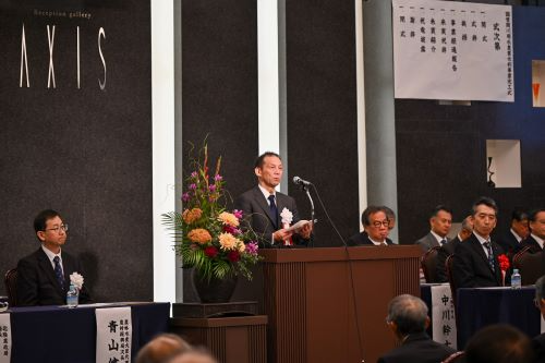 祝辞を述べる植野局長