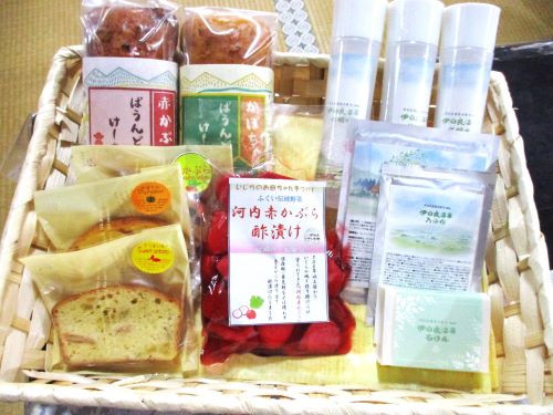 河内赤かぶらや伊自良い温泉水を使用した商品の写真