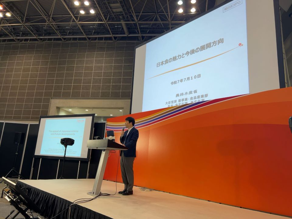 講演をする食文化室長