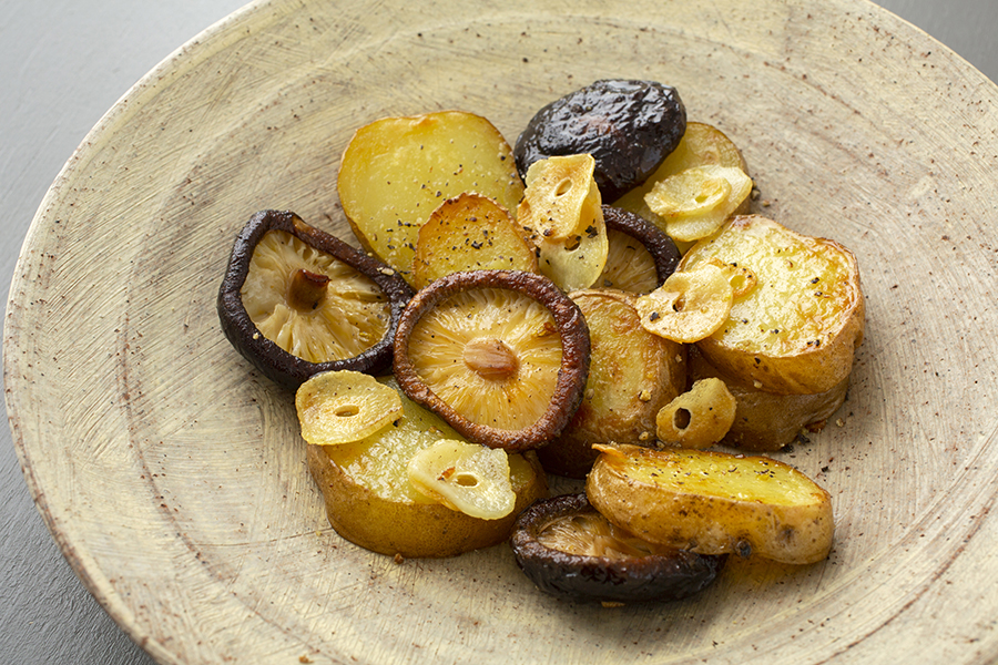 干し椎茸とじゃがいものオイル焼き