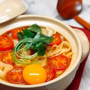 トマト味噌煮込みうどん