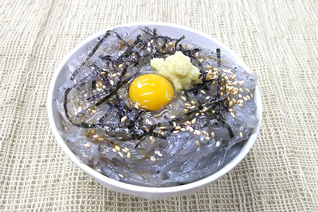 生しらす丼