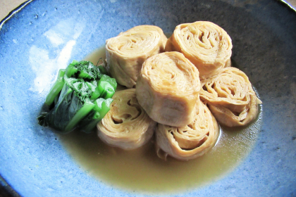 揚げまき湯波の煮物