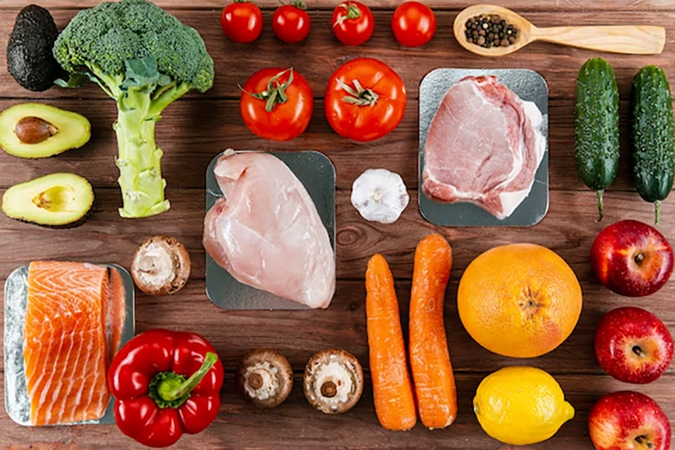 野菜やお肉が並んだ写真