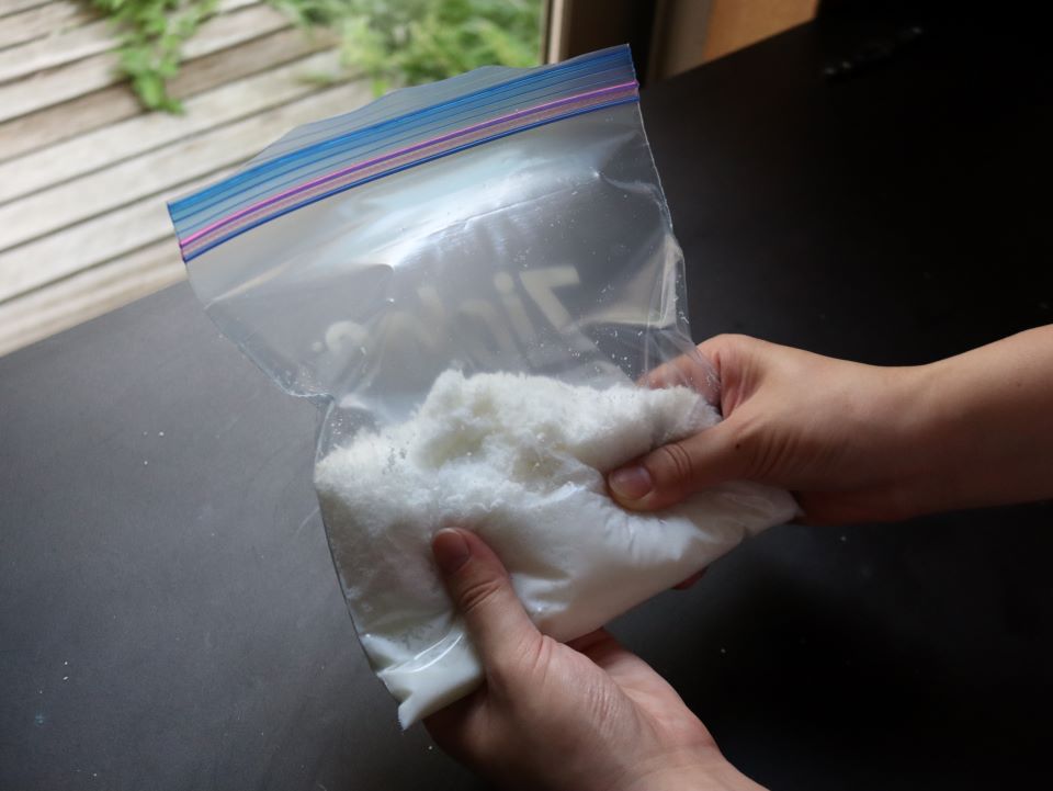 ビニール袋の中でよく混ぜる