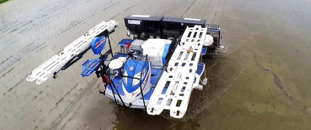 自動運転田植機