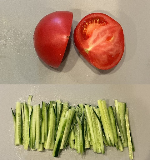 ⑤具材を切る（左）