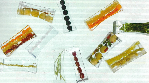 食材をレジンで固めた箸置きの写真