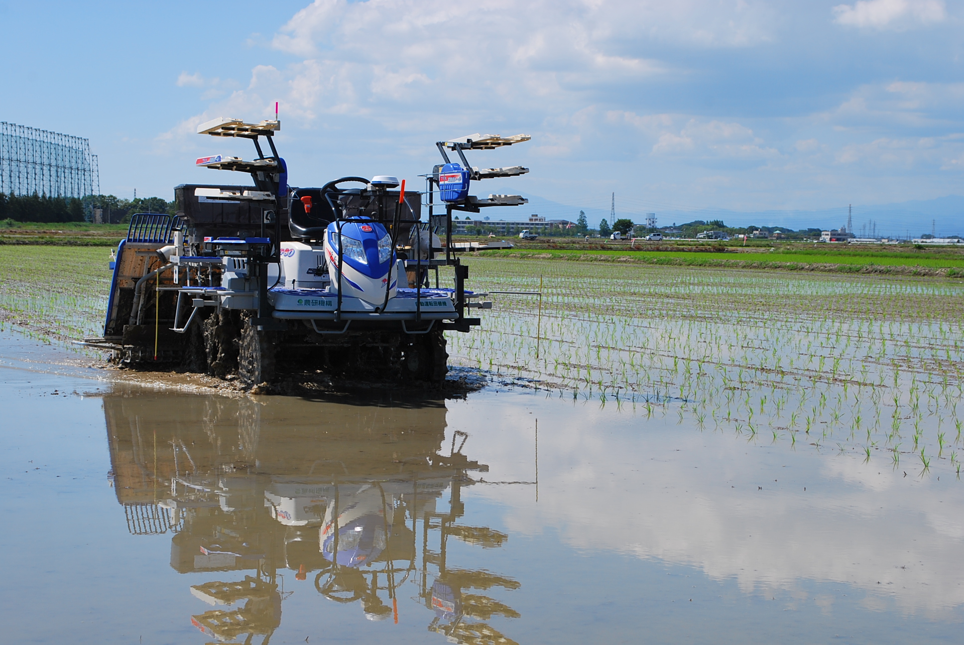 自動運転田植機