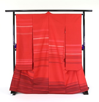 紅花染めの振袖の画像