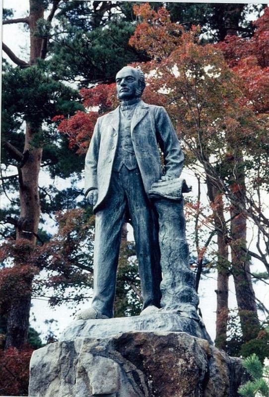 ファン・ドールン銅像