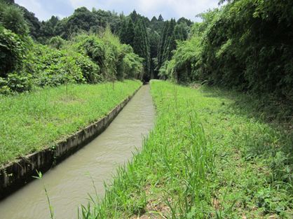 前田用水が流れる風景