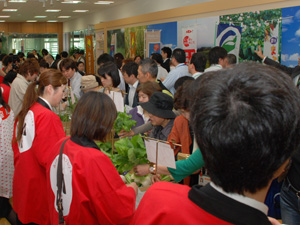 「風評被害に負けるな！『野菜を食べて農家・農業を応援しよう！』」の様子3