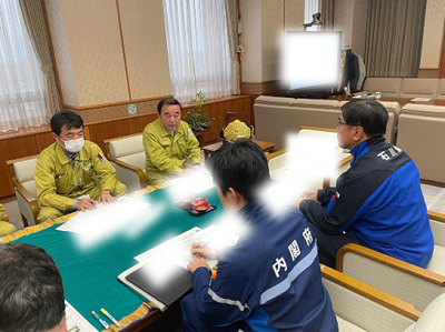 石川県庁で石川県知事、現地対策本部長ほかと意見交換を行う坂本農林水産大臣