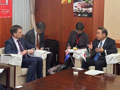 ヘイハースト駐日豪州大使と会談を行う坂本農林水産大臣