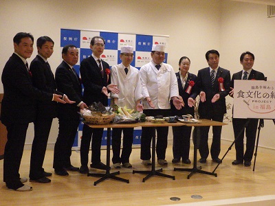「 ～福島を味わう 食文化の結びPROJECT in福島～オリジナル懐石イベント」に参加する坂本農林水産大臣（左から3番目）