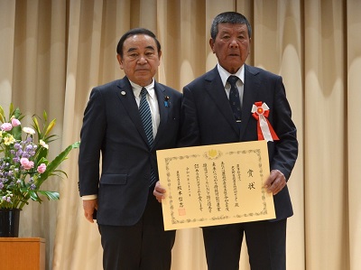 農林水産大臣賞受賞者と坂本農林水産大臣