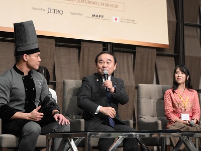 シェフ・インフルエンサーとのトークショーに参加する坂本農林水産大臣