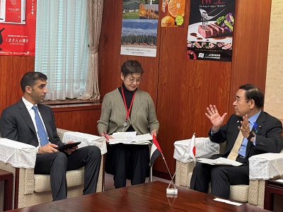 ゼイユーディ UAE貿易担当国務大臣と会談する坂本農林水産大臣