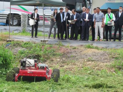 白河市でスマート農業を調査する坂本農林水産大臣