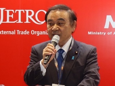 ジャパンパビリオンのオープニングイベントで挨拶をする坂本農林水産大臣